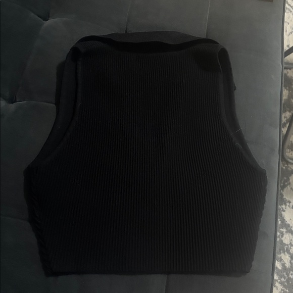 EUC Aritzia Babaton Black V-Neck Crop Top size Small. - Picture 5 of 6